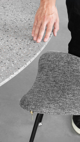 Mesa Bouman Solo | Tampo Concreto e Granilite | Base Aço - MEZAS